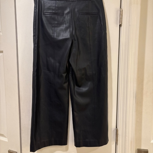 Ann Taylor cropped pants in imitation leather - Picture 2 of 4